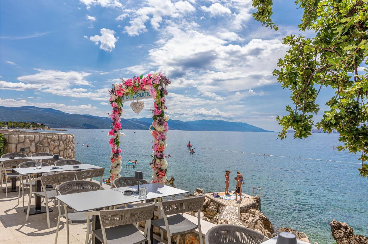 Rocky Beach Rooms โนวีวีโนดอลสกี ภายนอก รูปภาพ