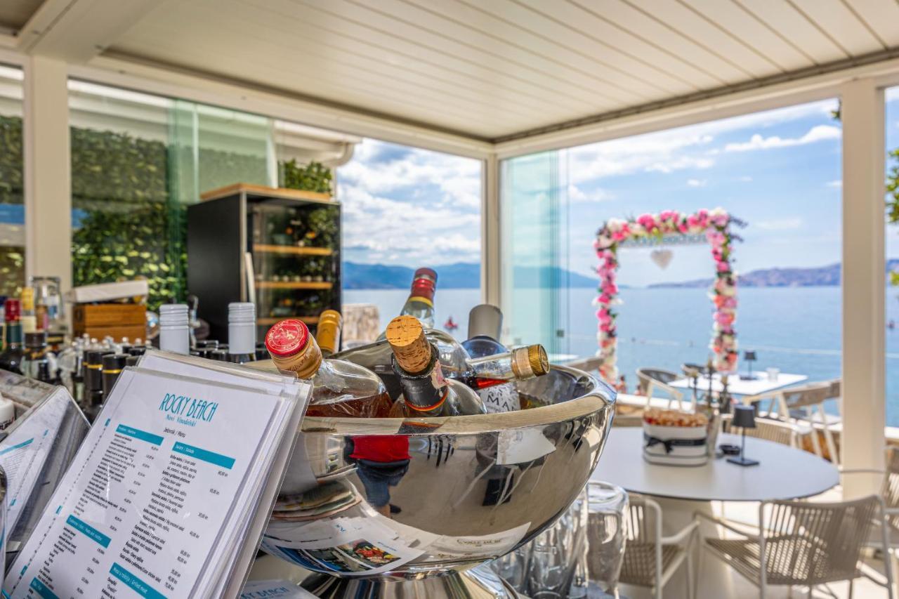 Rocky Beach Rooms โนวีวีโนดอลสกี ภายนอก รูปภาพ