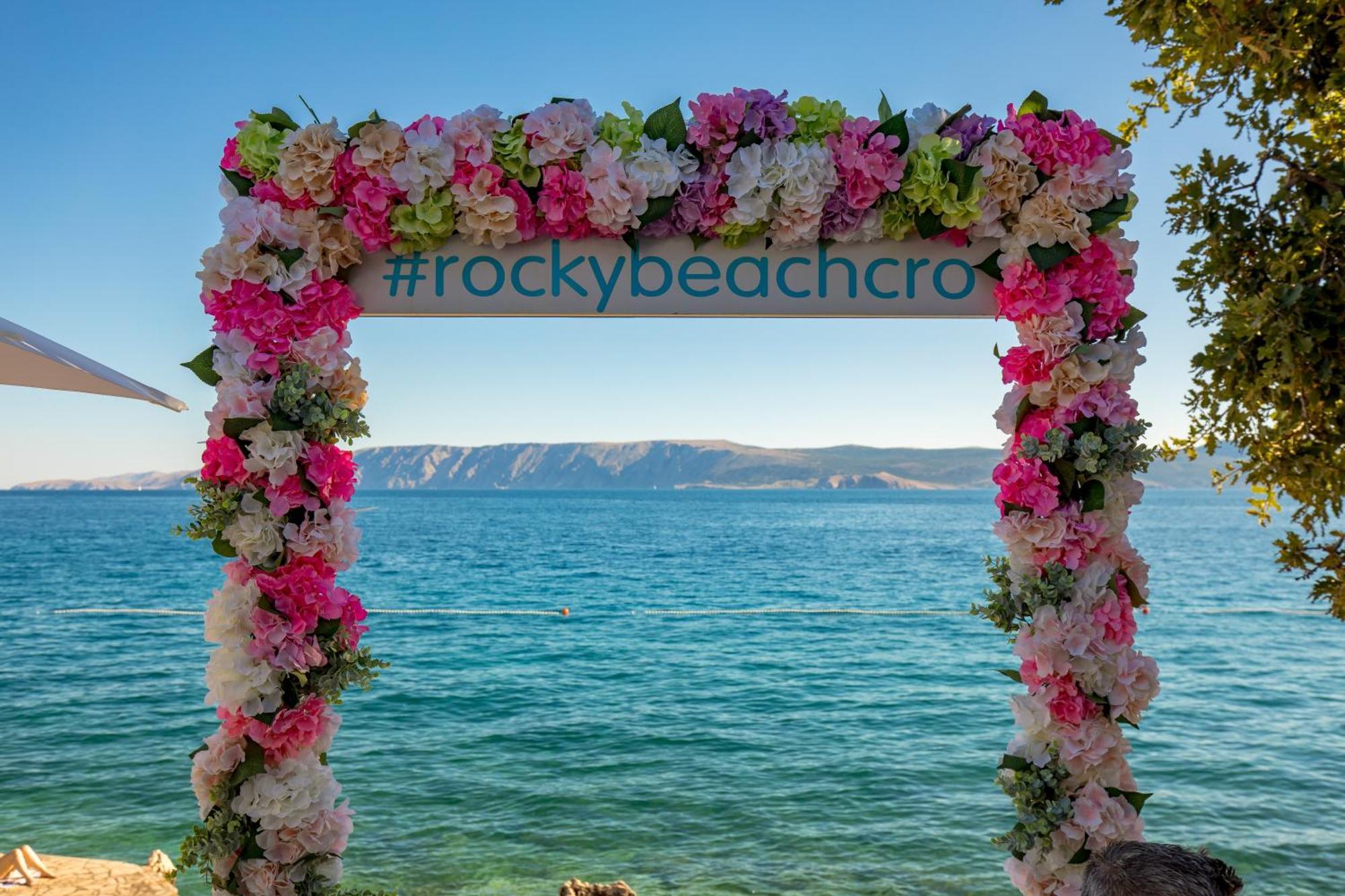 Rocky Beach Rooms โนวีวีโนดอลสกี ภายนอก รูปภาพ