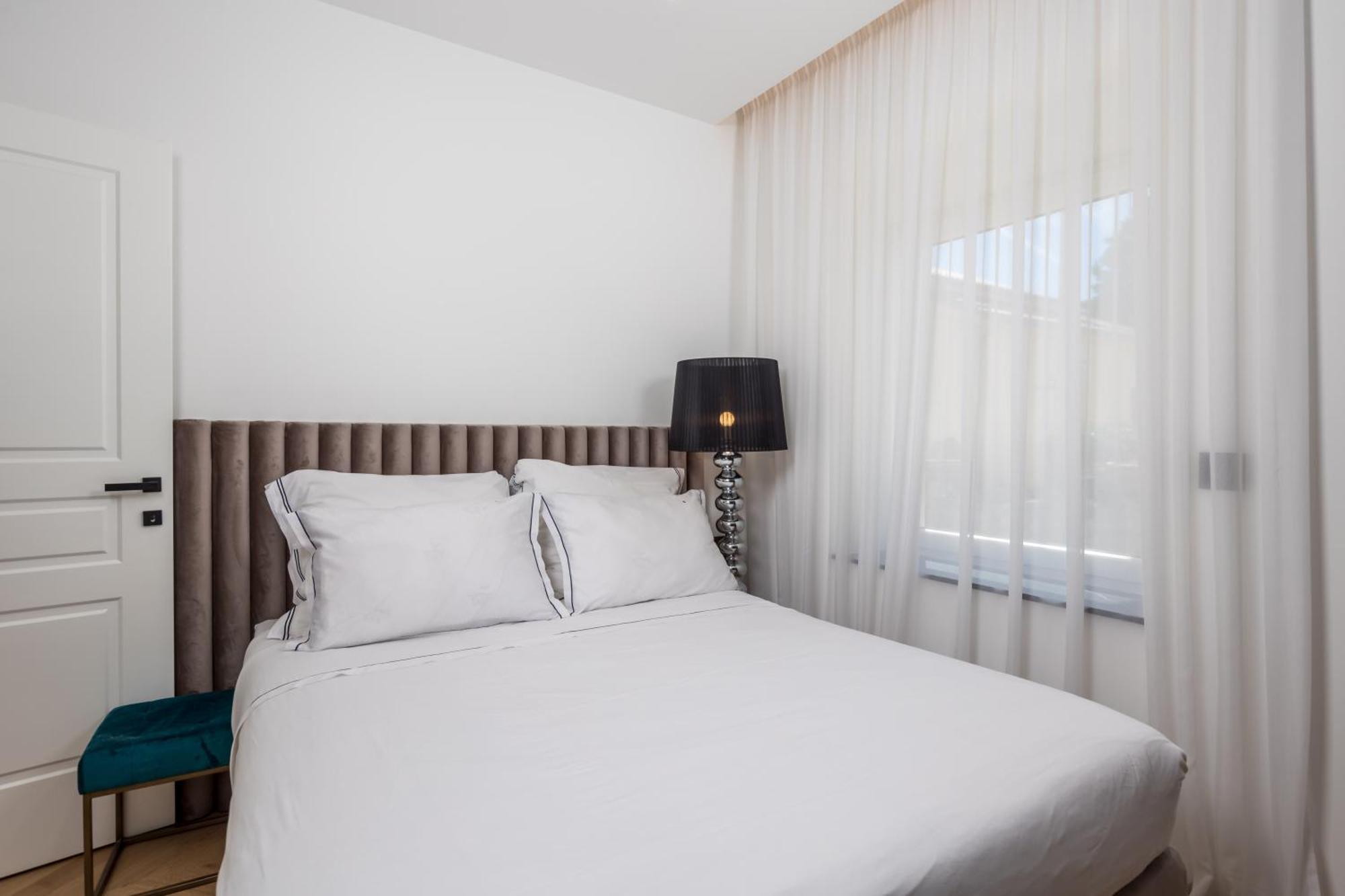 Rocky Beach Rooms โนวีวีโนดอลสกี ภายนอก รูปภาพ