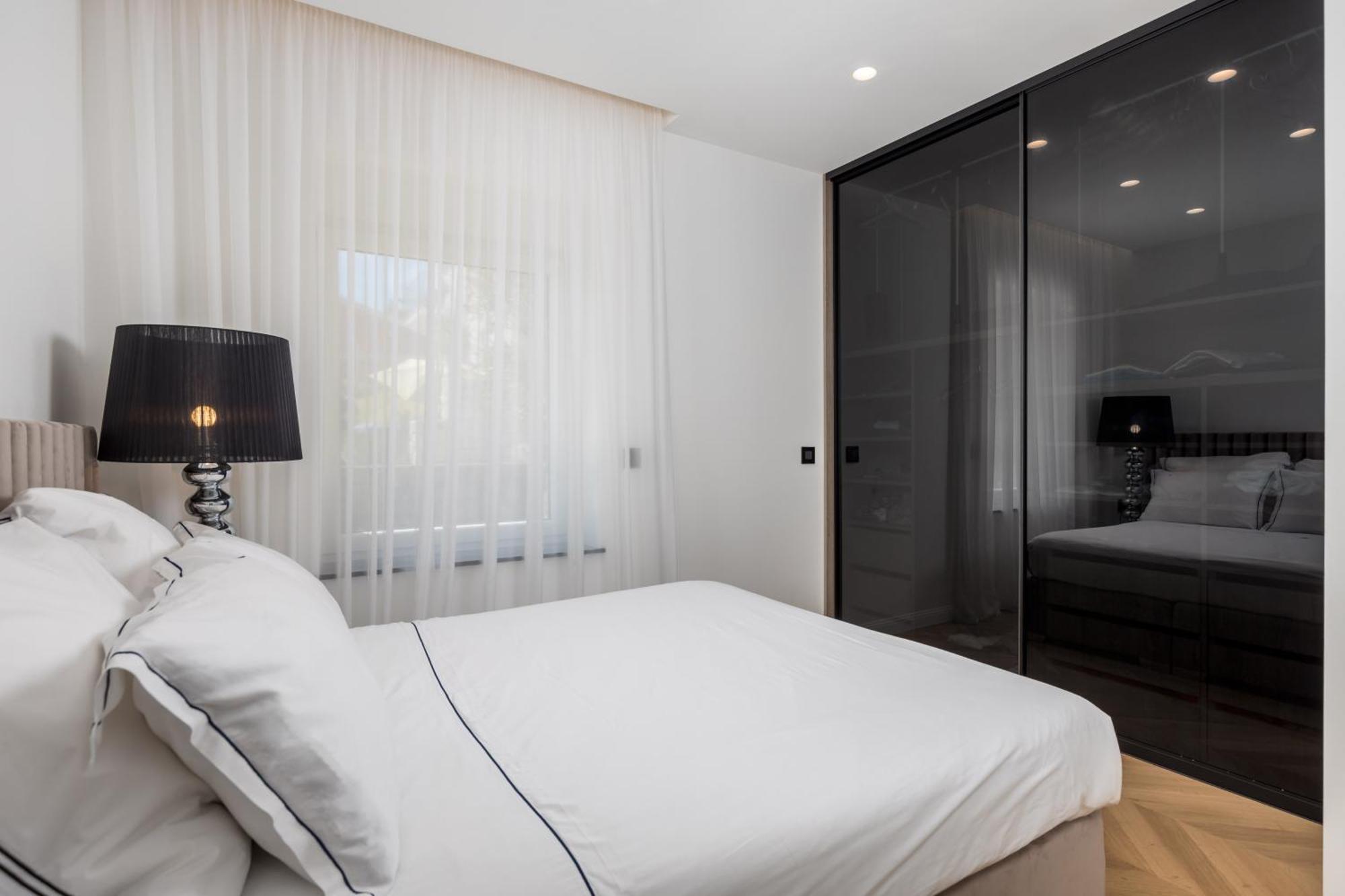 Rocky Beach Rooms โนวีวีโนดอลสกี ภายนอก รูปภาพ