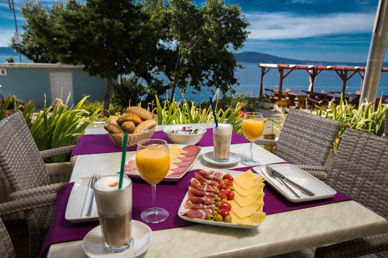 Rocky Beach Rooms โนวีวีโนดอลสกี ภายนอก รูปภาพ