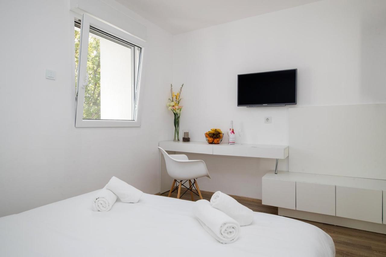 Rocky Beach Rooms โนวีวีโนดอลสกี ภายนอก รูปภาพ