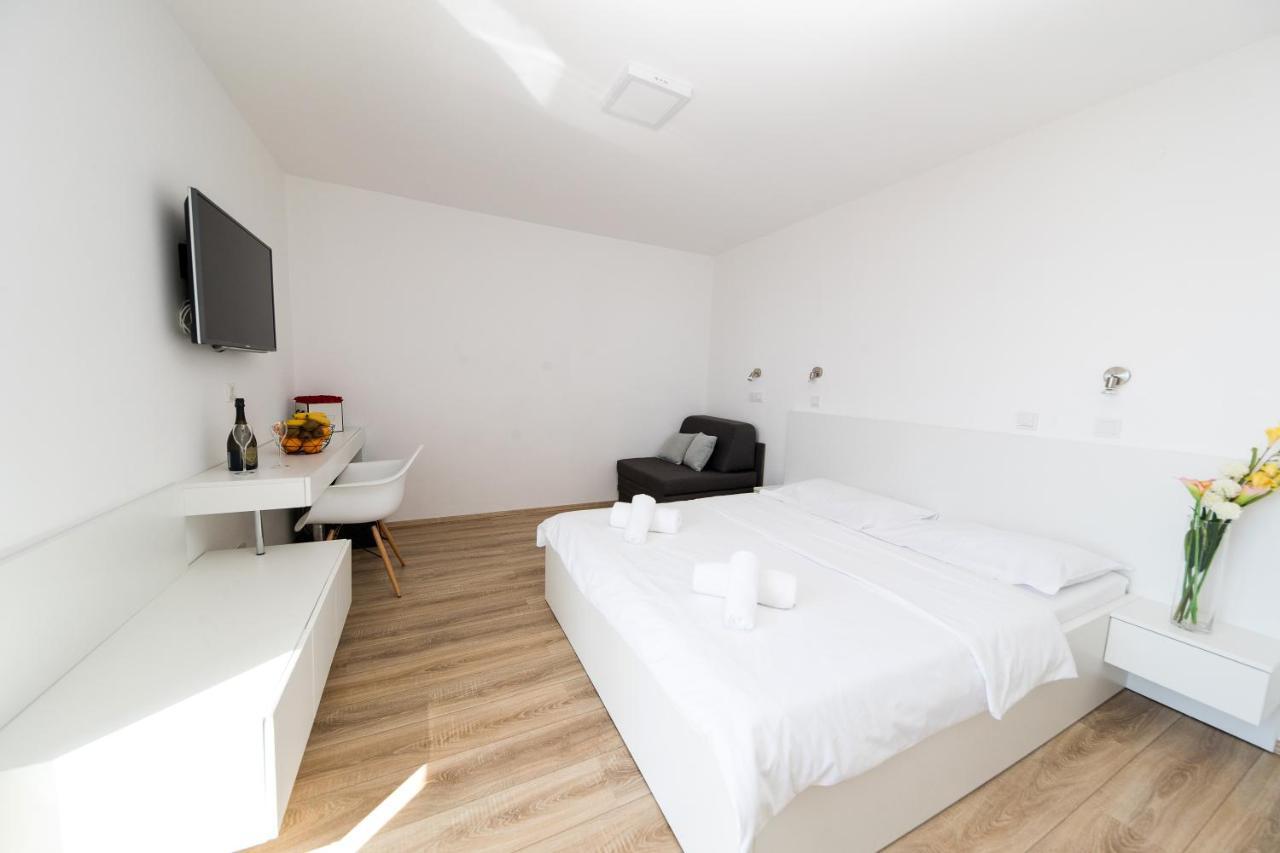 Rocky Beach Rooms โนวีวีโนดอลสกี ภายนอก รูปภาพ